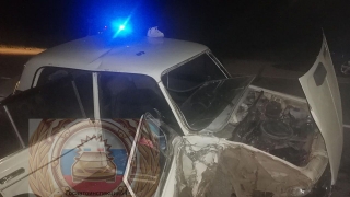 Ночью в Энгельсе молодежь на "шестерке" влетела в столб
