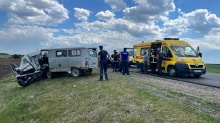 Под Татищевом в ДТП с микроавтобусом погибла женщина. Есть раненые