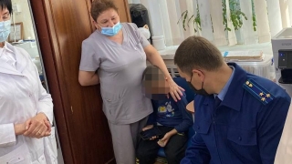 Замминистра о порке ребенка в саратовской больнице: "Мальчик продолжает лечение"