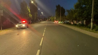 На ночной дороге "Веста" сбила 40-летнего мужчину