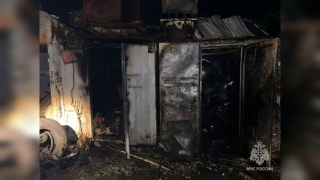 В Заводском районе горели металлические вагончики. Ожоги получил мужчина