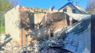 В Саратове три пожарных расчета тушили горящую дачу