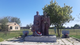 В саратовском селе разрушается мемориал павшим воинам Великой Отечественной