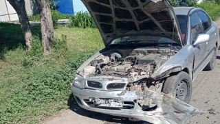 В Саратове "Рено" врезался в "Мицубиси". Пострадала пассажирка