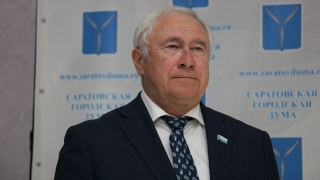"Безобразие", "будем разбираться". Депутаты откликнулись на протесты из-за ледовой арены