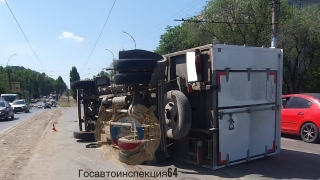 В Заводском районе столкнулись легковушка и грузовик. Есть пострадавшие