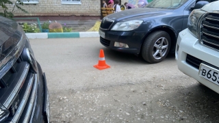 Иномарка сбила 7-летнюю девочку во дворе пятиэтажки