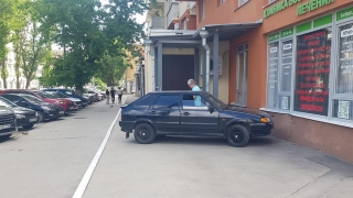 В центре Саратова 20-летняя девушка на "14-й" сбила своего ровесника