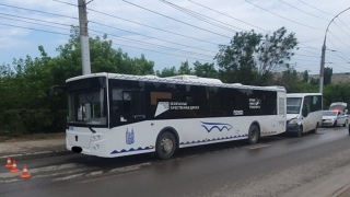В Саратове маршрутка догнала автобус. Пострадала пассажирка
