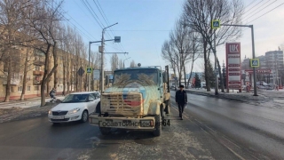 В Саратове мусоровоз насмерть сбил пешехода. Полиция ищет свидетелей