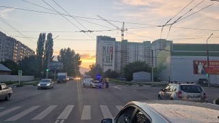 На энгельсском перекрестке мотоцикл въехал в "Рено"