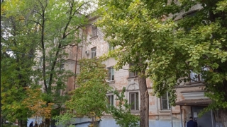 В Саратове при падении из окна тяжело пострадал маленький мальчик