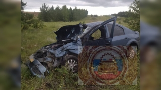 "Логан" оказался в кювете, а пожилая женщина в больнице