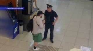 В Саратове полицейские успели отговорить двух человек от "безопасных" переводов