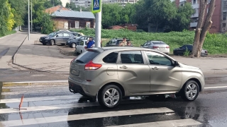 В Волжском районе женщину сбили на пешеходном переходе