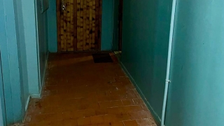 Балаковец умер в подъезде от ножевого ранения в ногу