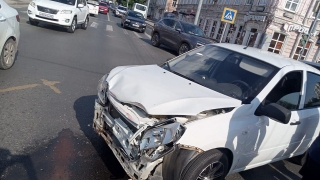 На Московской - Вольской пострадала водитель "Гранты"