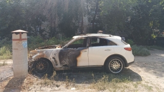 В Саратове ночью загорелись Infiniti и "четверка"