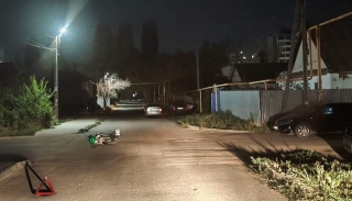 В Саратове подросток на питбайке не разъехался с иномаркой