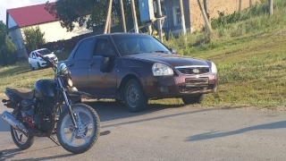 Мотоциклист и его пассажирка неудачно повстречались с "Приорой"