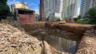 Опасный котлован в центре Саратова. Появились вопросы к подрядчику