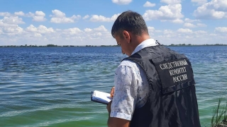Около лодки на Волге нашли тело рыбака