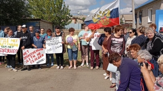 Митинг родителей убедил чиновников отменить приказ об уплотнении детсада