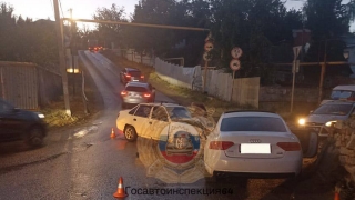 На Большой Затонской пострадали водитель и пассажир