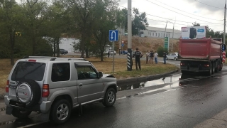 В тройном ДТП с участием грузовика травмировались два человека