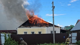 В Балакове сгорел кирпичный дом