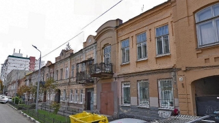В центре Саратова два дома признали аварийными, но снесут только один
