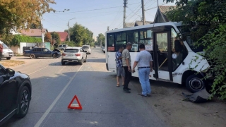 В Энгельсе маршрутка столкнулась с "Вольво". Есть пострадавшие