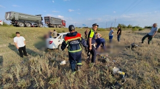 Под Новоузенском в автокатастрофе погибли два человека, еще четверо пострадали
