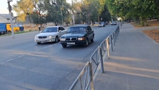 Саратовцы о двустороннем движении на Дегтярной: "Водители знаки не видят"