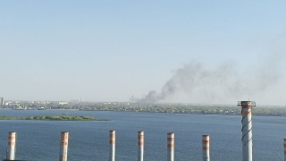 МЧС: в энгельсской промзоне горят два гектара камыша