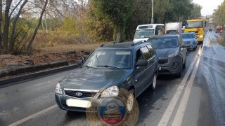 В тройном ДТП на Ново-Астраханском шоссе пострадала девушка