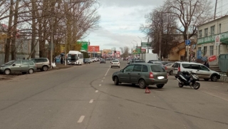 В Балашове водитель "Калины" отправил в больницу пассажирку мотороллера
