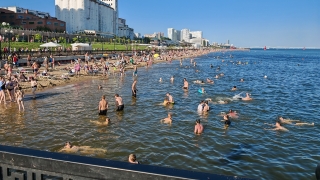 На самарских пляжах запретили купаться голышом, а на саратовских все еще можно
