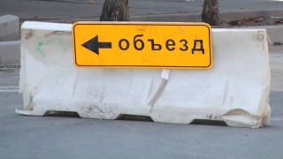 В Саратове из-за ремонта асфальта закрыли участок дороги у ТЦ "Хэппи Молл"