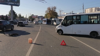 Саратовская полиция разыскивает свидетелей ДТП с маршруткой и самокатом