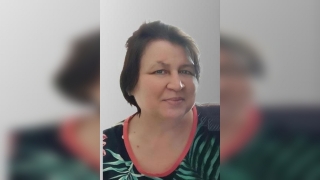 В Энгельсе пропала женщина в джинсовой куртке и белых кедах