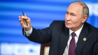 Президент РФ присвоил звания "заслуженных" двум саратовским медикам и сельскому главе