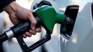 Цена саратовского бензина символически снизилась, но он все равно самый дорогой в ПФО