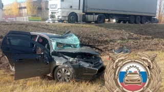 Девушка на "Гранте" пострадала в столкновении с фурой