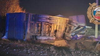 В саратовском селе перевернулся "Камаз". Водитель в больнице