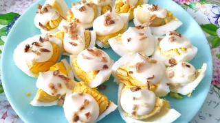 В Саратовской области уже второй месяц дорожают куриные яйца