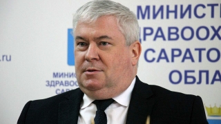 Министр здравоохранения области привился от гриппа и призывает к этому саратовцев