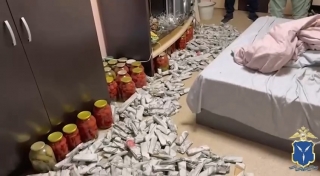 У саратовского дачника среди консервации нашли 5,5 кг наркотиков