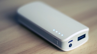 В Саратове девушка получила ожоги рук из-за загоревшегося пауэрбанка