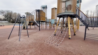 В только что обустроенном сквере в Саратове травмировался ребенок